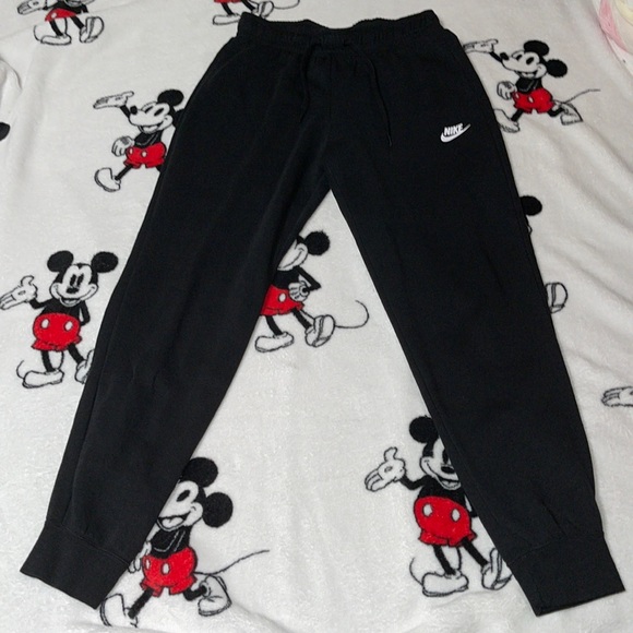 Nike Sportswear Essential Jogger